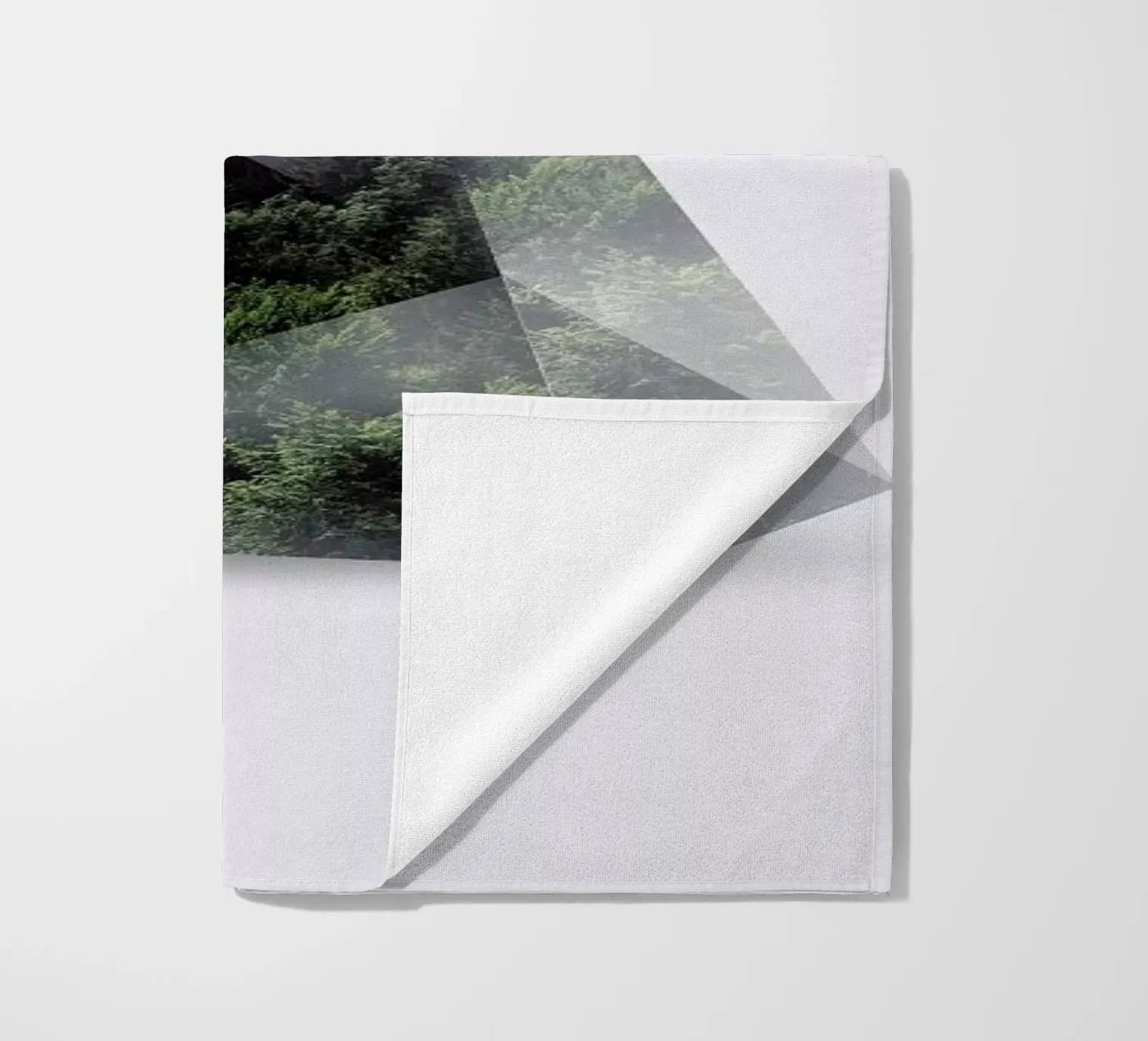 Forest Triangle strandhanddoek van Róbert Farkas