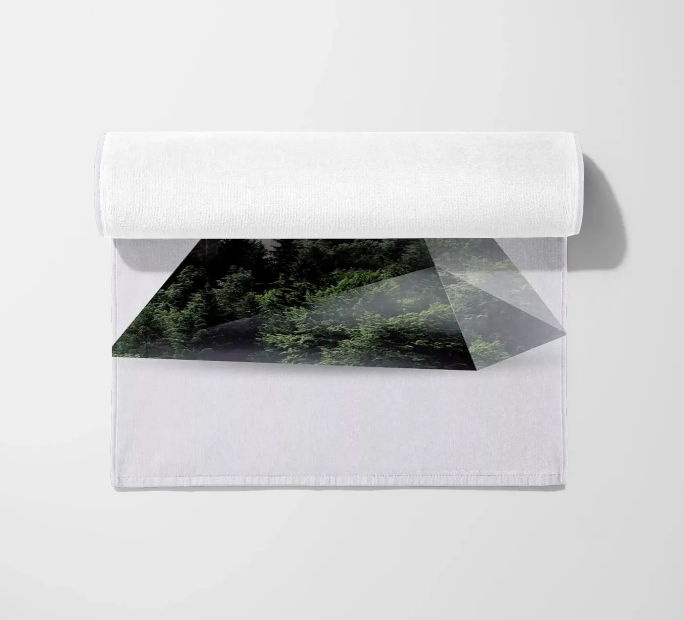 Forest Triangle strandhanddoek van Róbert Farkas