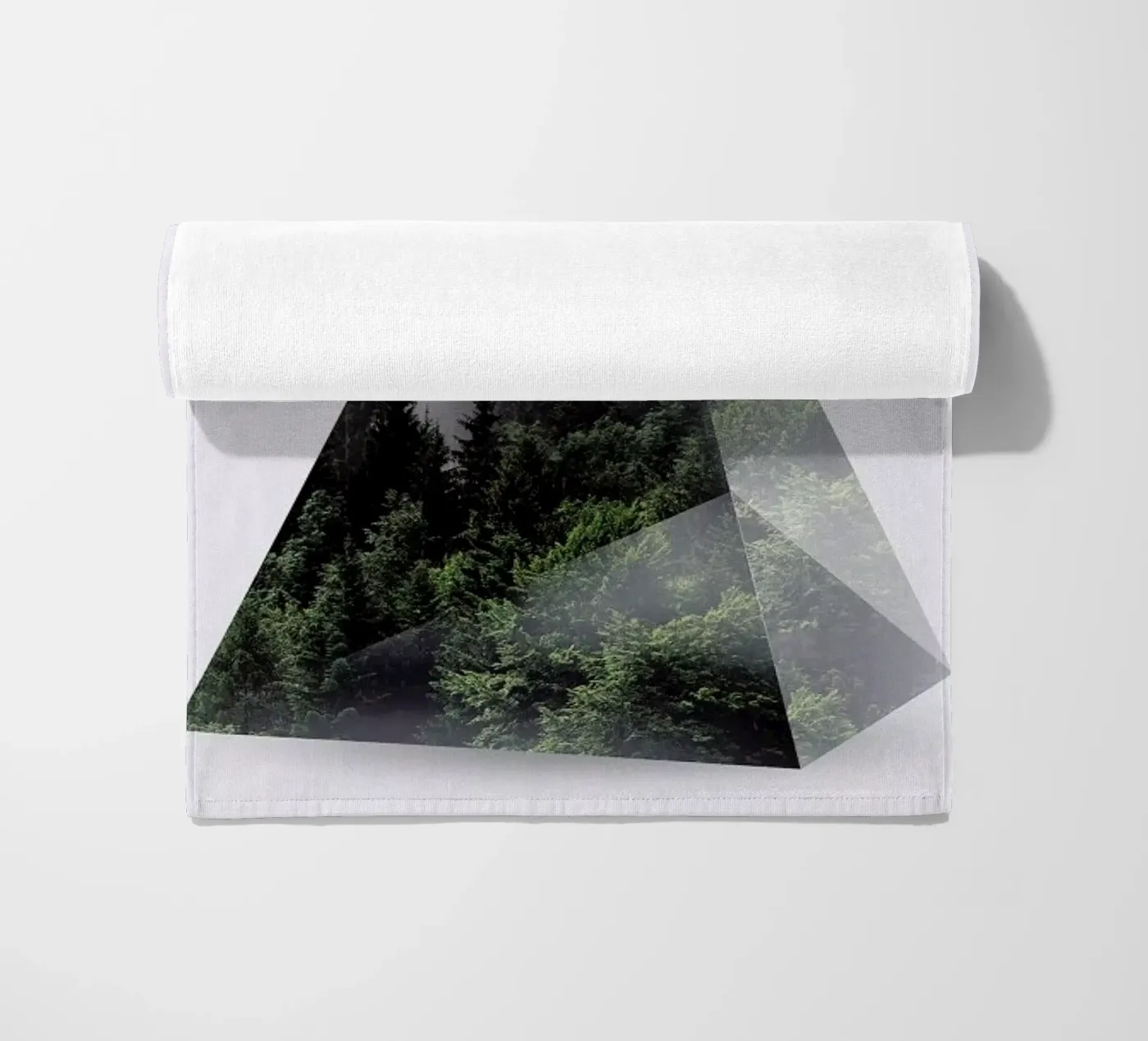 Forest Triangle strandhanddoek van Róbert Farkas