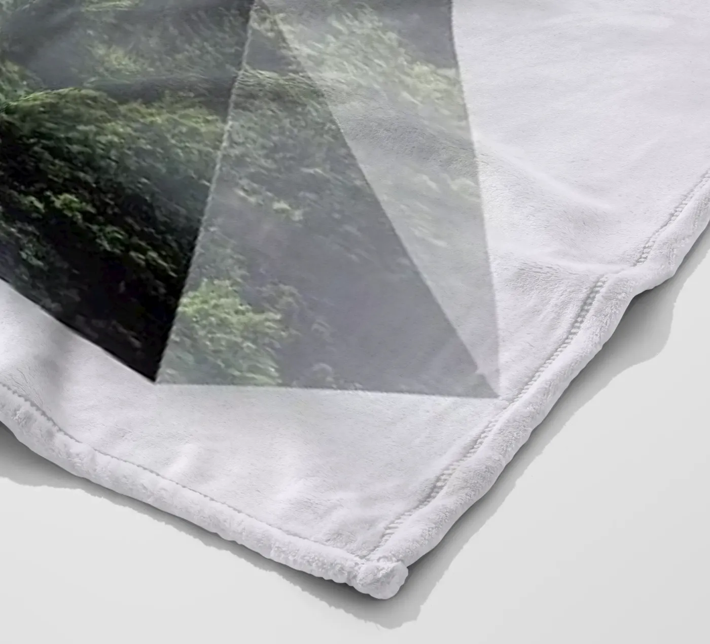 Forest Triangle Fleecedecke von Róbert Farkas