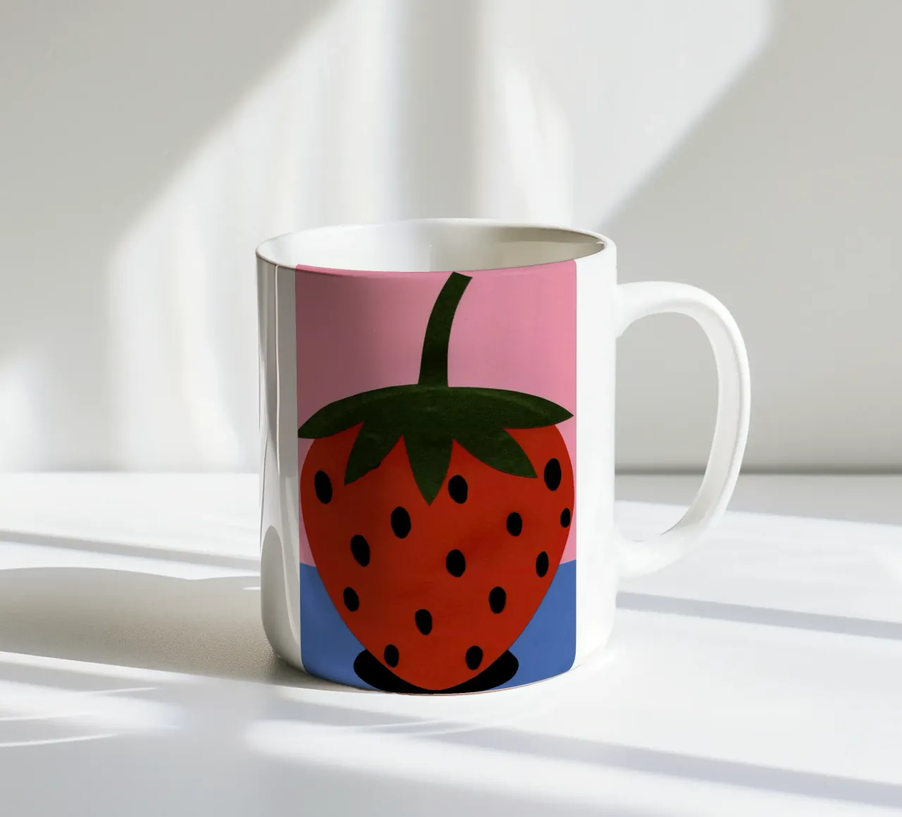 Strawberry tazza in ceramica da Rosi Feist