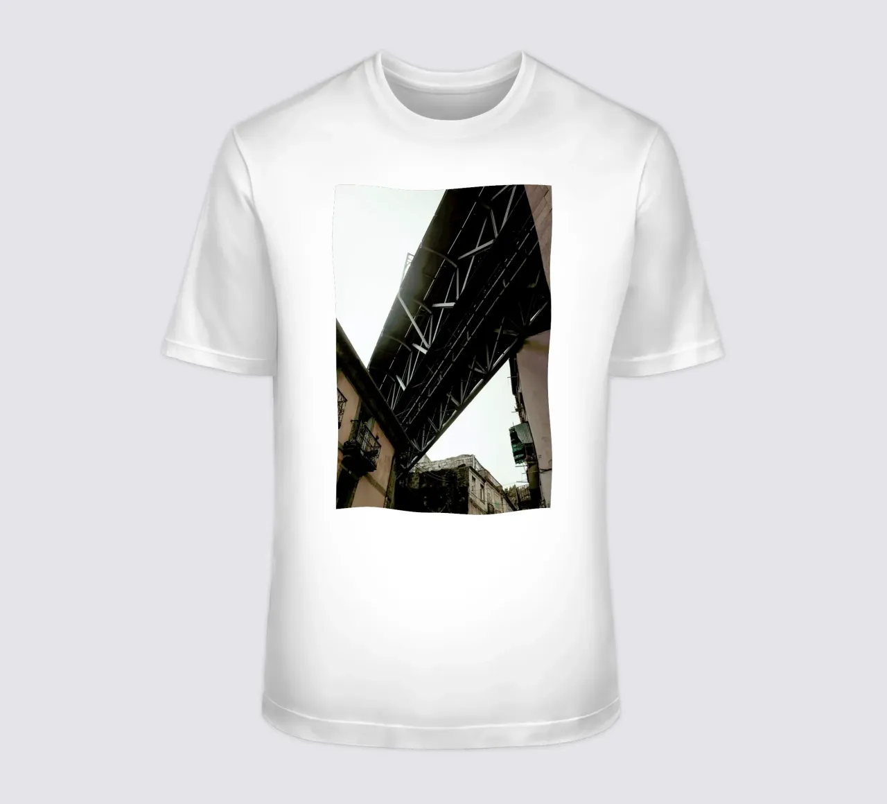 Bridge in Porto t-shirt da Sebastian Hilgetag