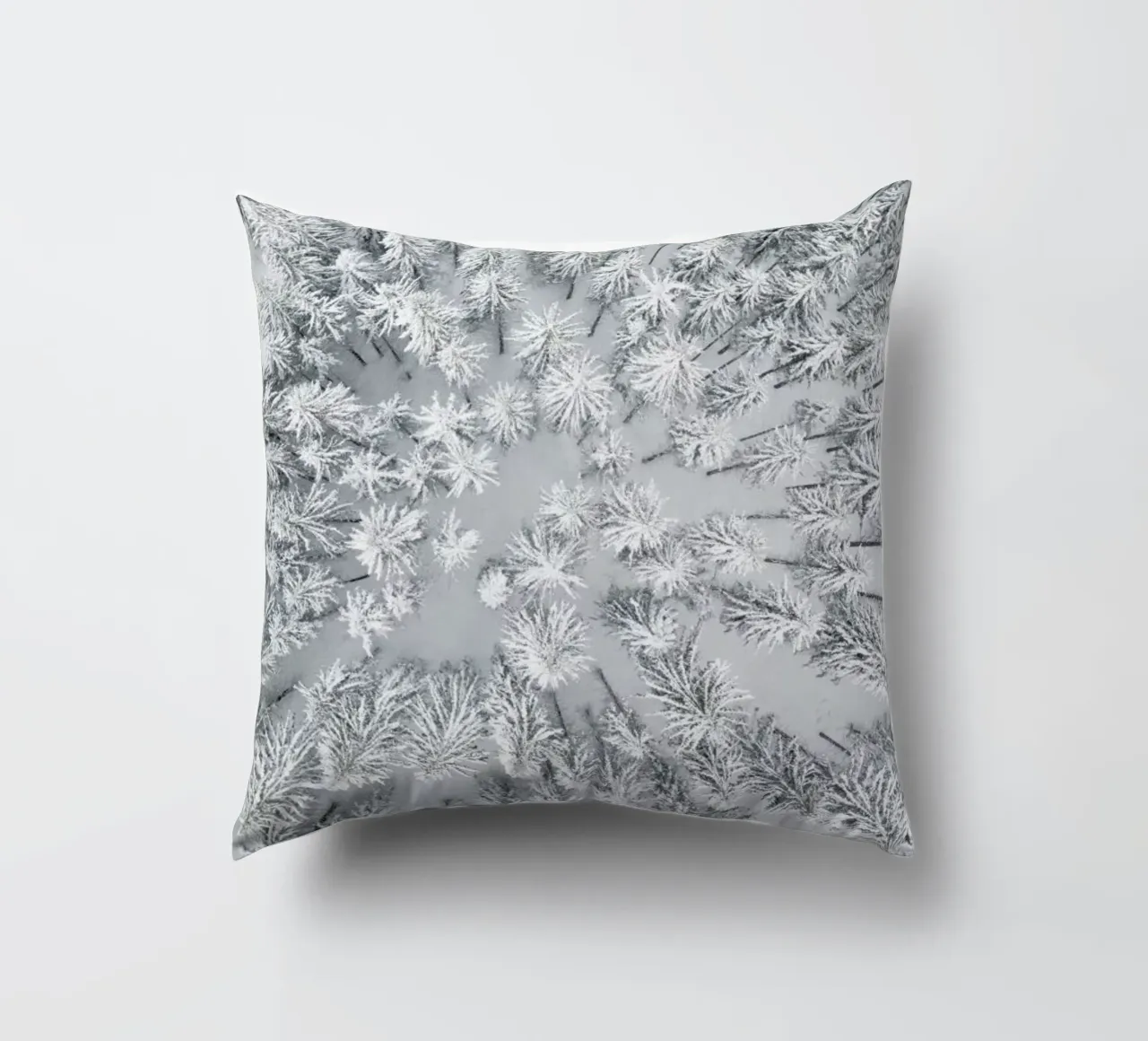 Snowy Forests cuscino da Studio Nahili