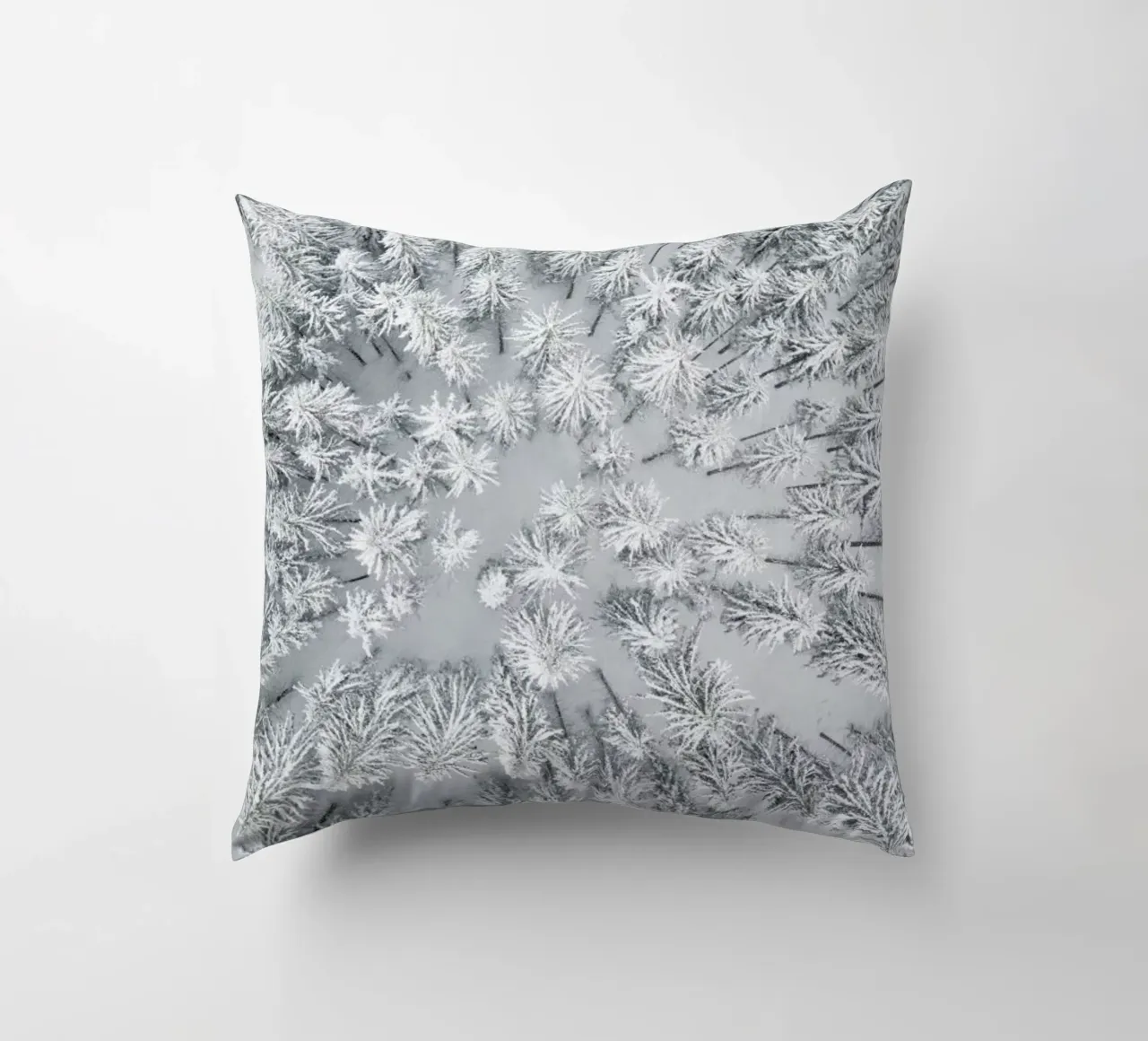 Snowy Forests cuscino da Studio Nahili