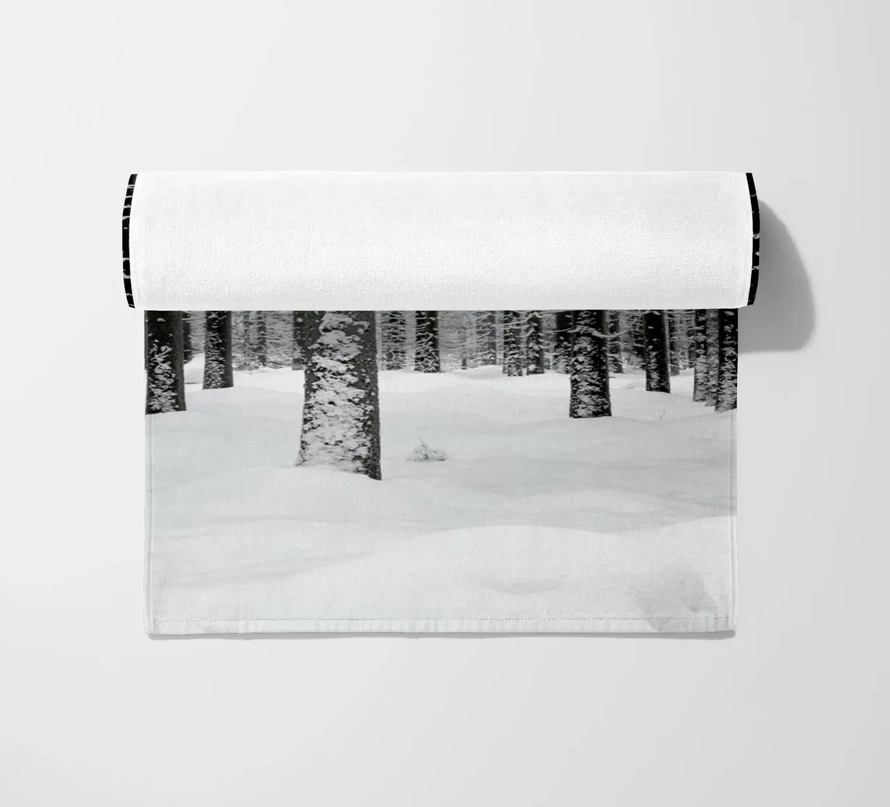 Deep Dark White Forest telo mare da Studio Nahili