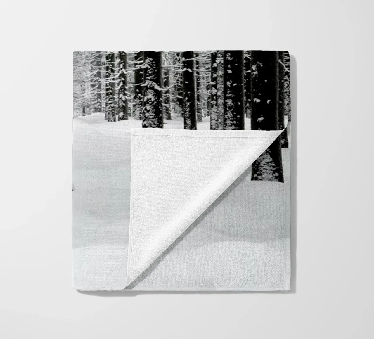 Deep Dark White Forest telo mare da Studio Nahili