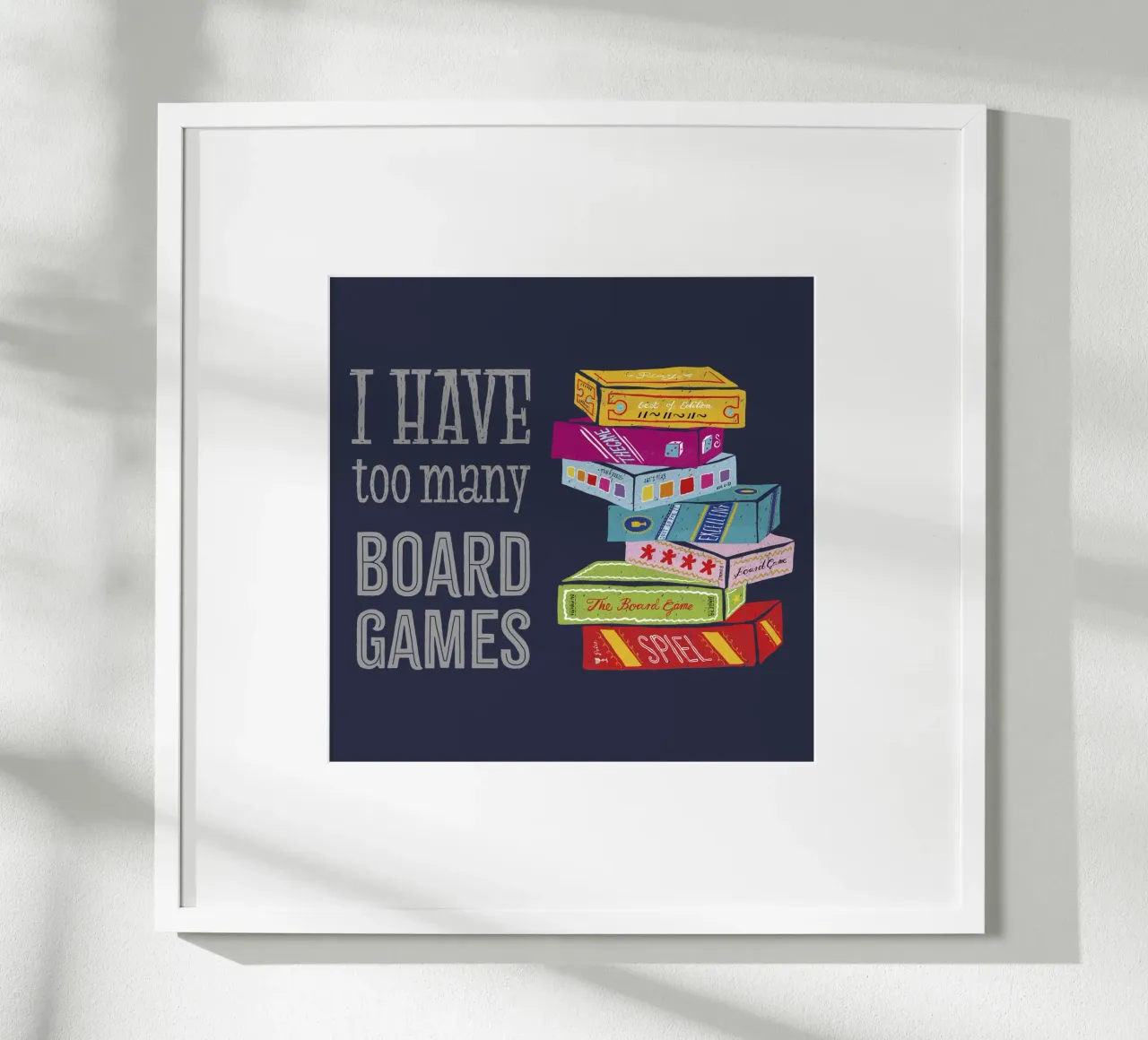 Ho troppi giochi da tavolo poster con telaio in alluminio da DYDesign