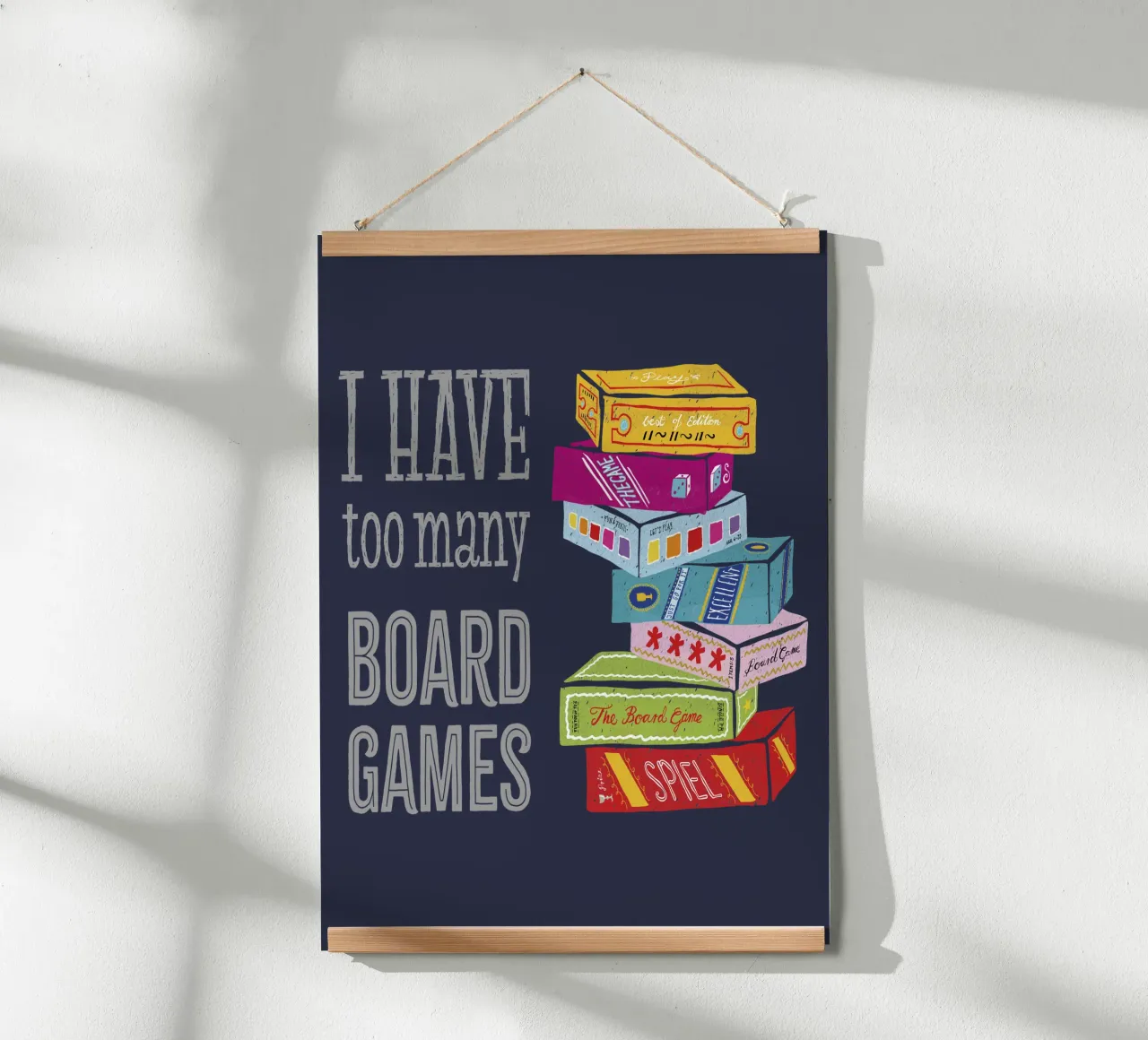 Ho troppi giochi da tavolo poster con telaio in alluminio da DYDesign