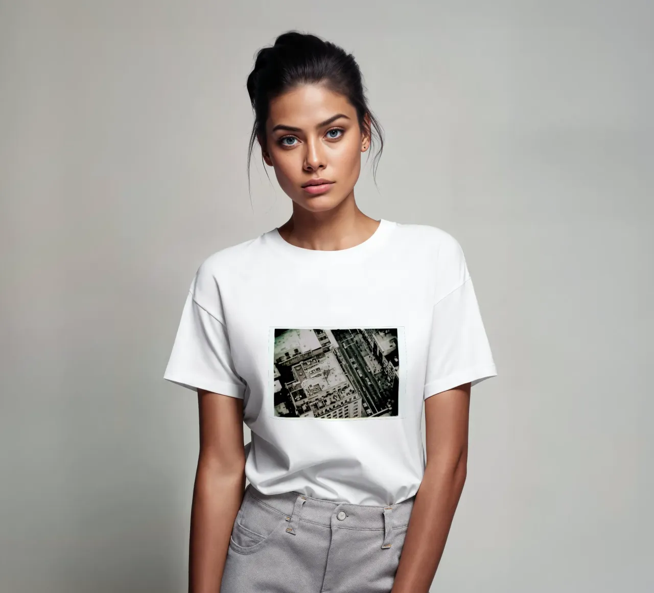 Cabs in the streets of New York City T-Shirt von JaySan Studio