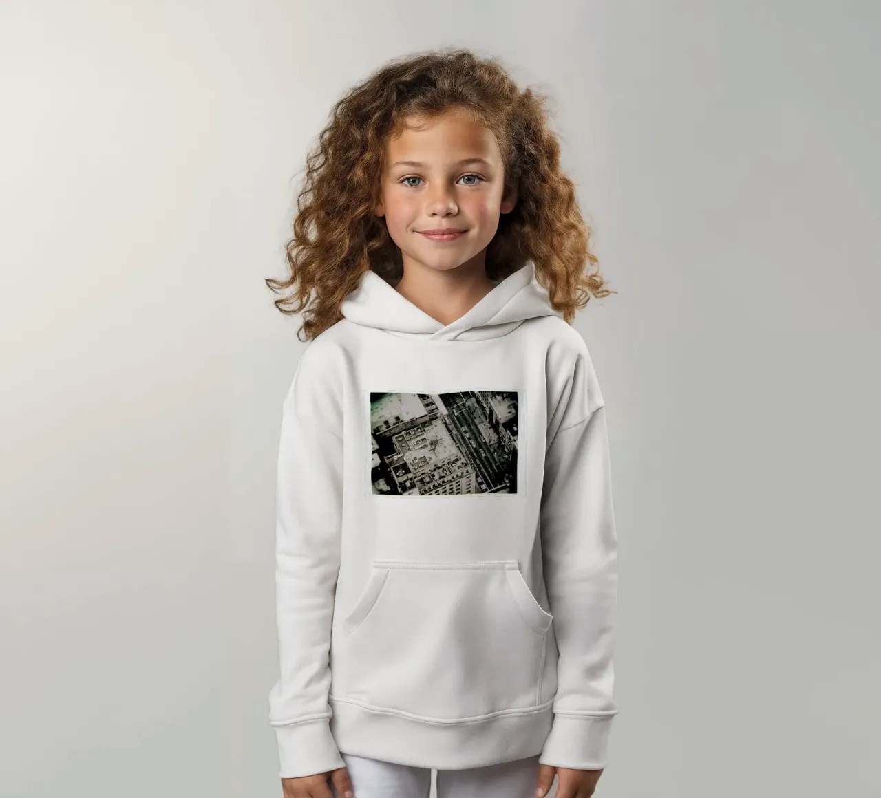 Cabs in the streets of New York City Kinder Hoodie von JaySan Studio