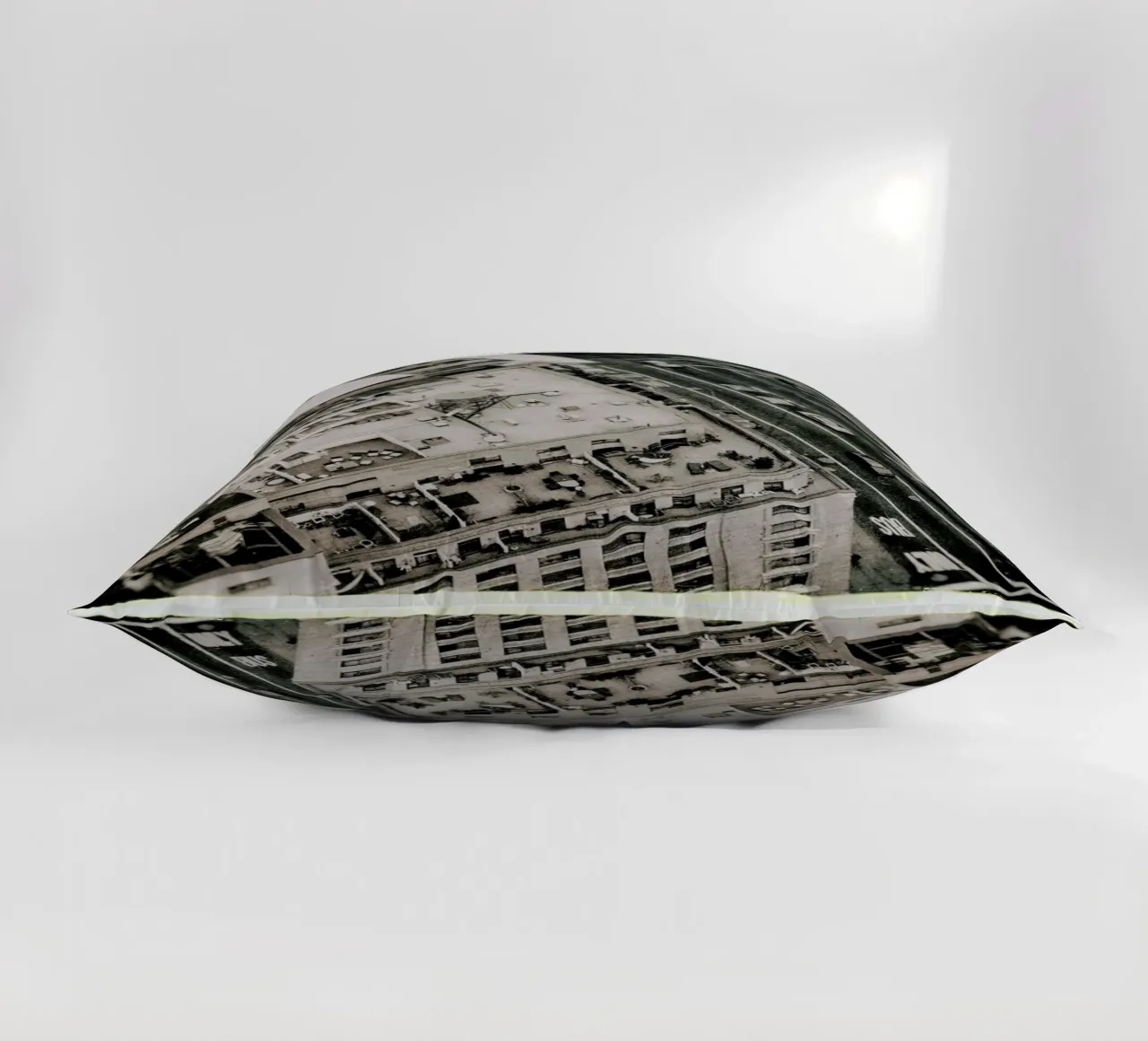 Cabs in the streets of New York City cuscino da JaySan Studio