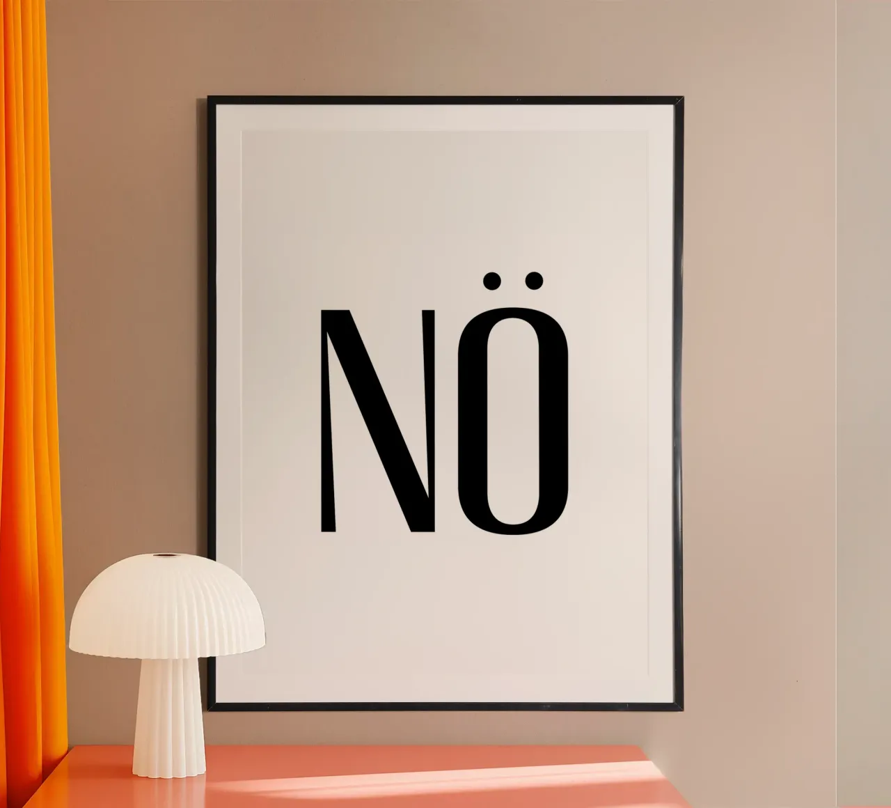 NÖ elegant und frech poster con telaio in legno da Typo Designs