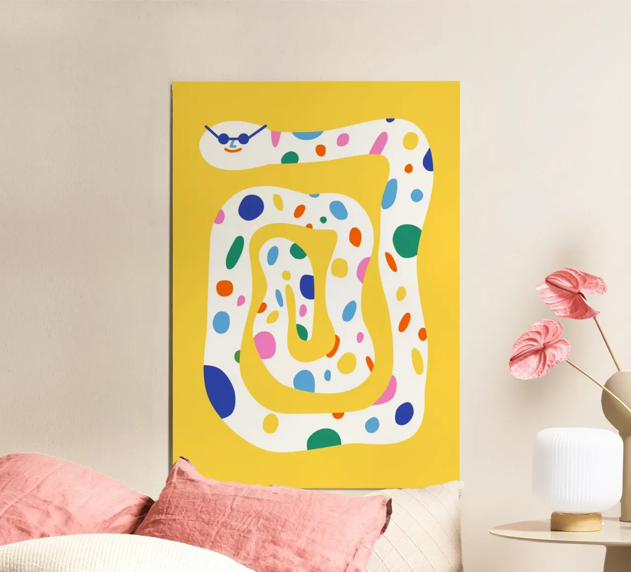 Serpente con occhiali da sole poster con telaio in plastica da Susann Stefanizen