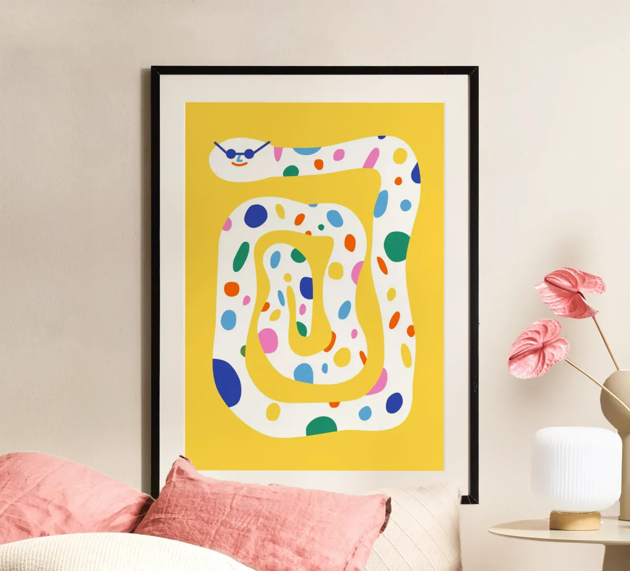 Serpente con occhiali da sole poster con telaio in plastica da Susann Stefanizen