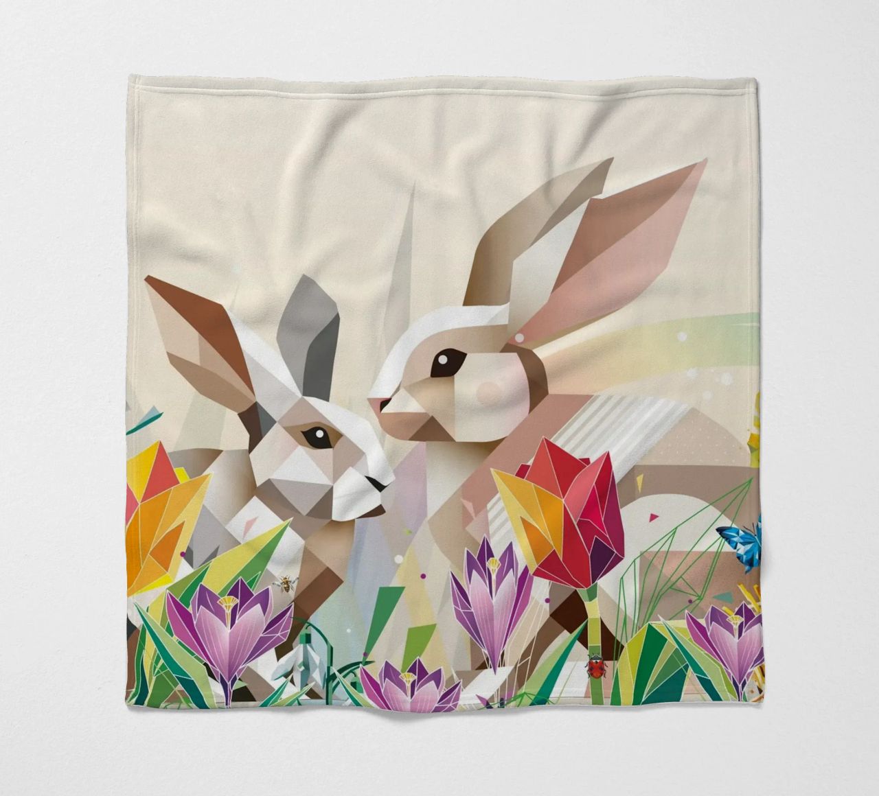 Due coniglietti di Pasqua in un mare di fiori coperta in pile da namosh