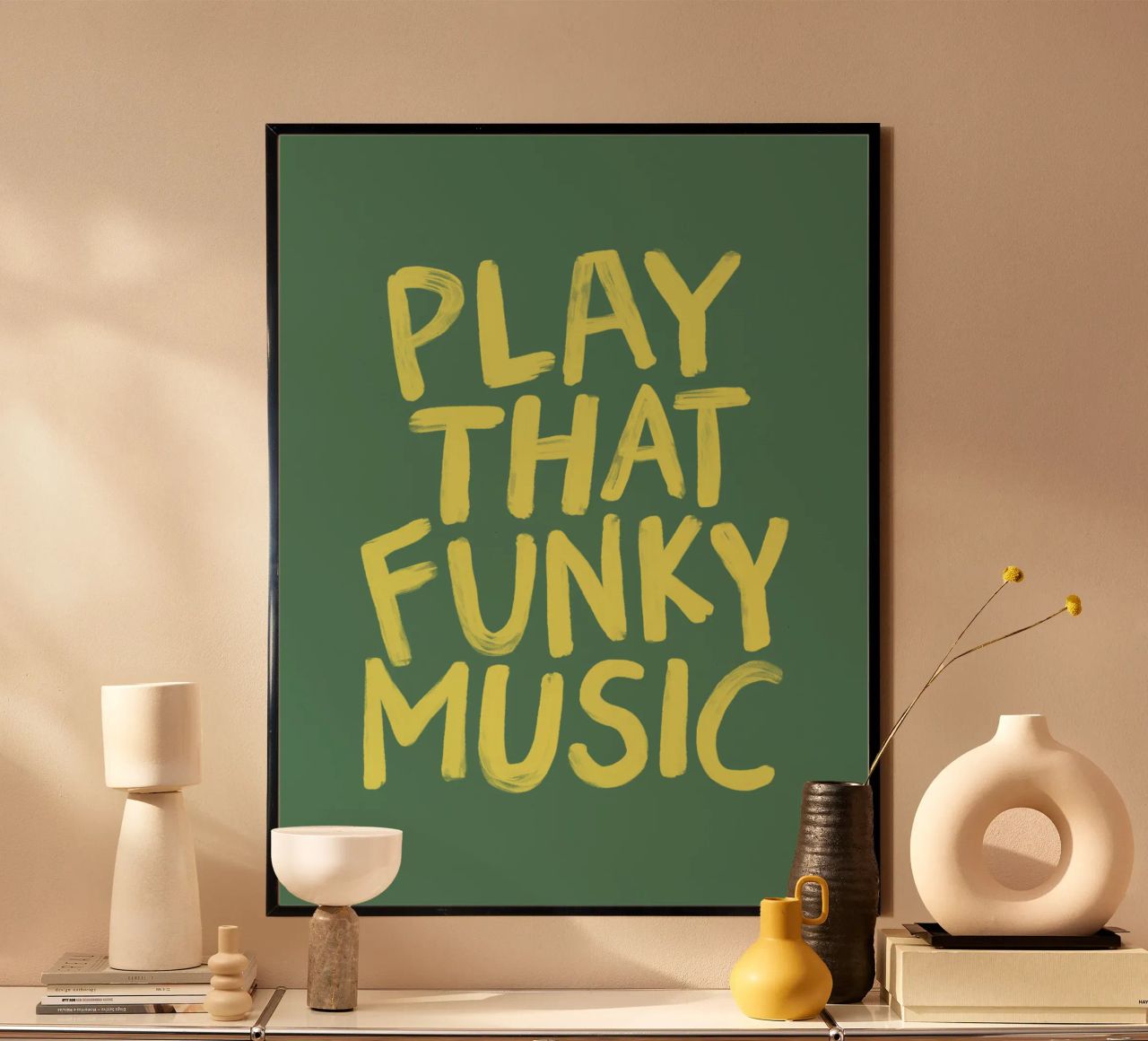 Play That Funky Music Retro Groovy Funky tipografia Stampa poster con telaio in plastica da THE MOTIVATED TYPE