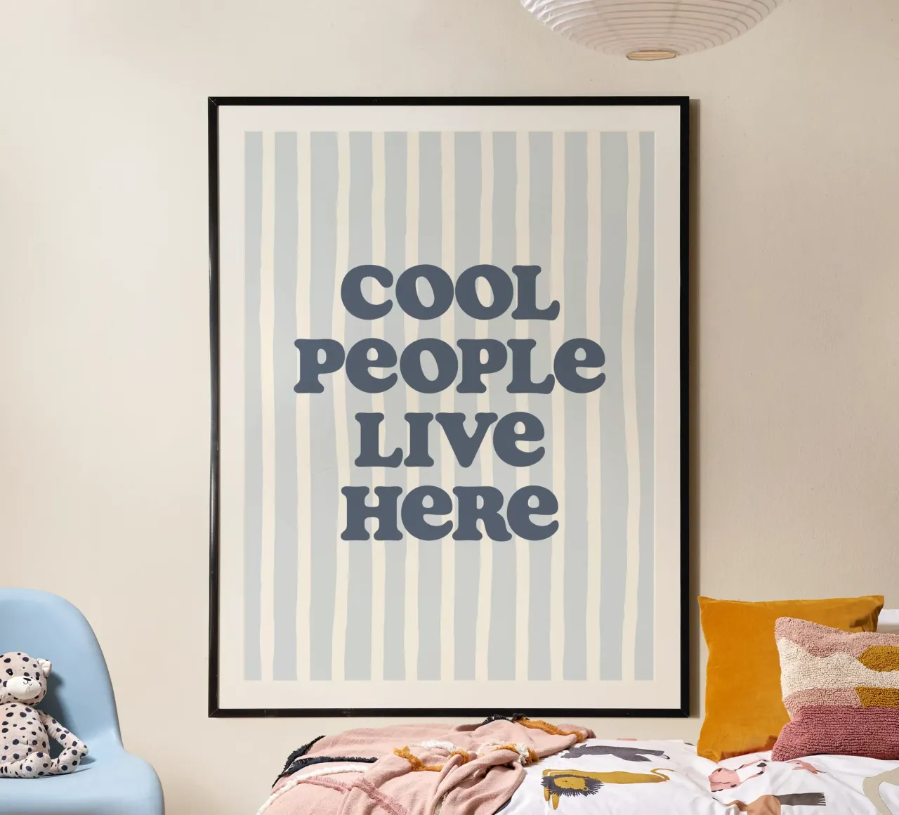 Cool people live here Poster mit Aluminium Rahmen von we line studio - art