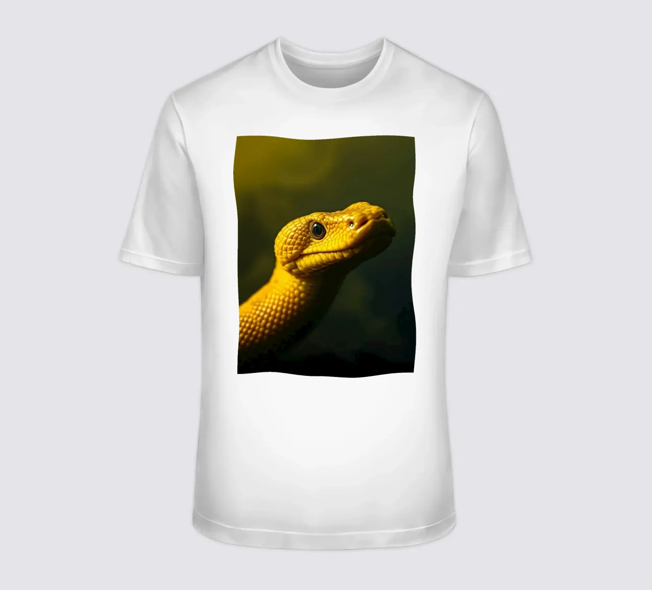 Gros plan sur un python jaune vif enroulé sur lui-même. t-shirt de DesignDoodle