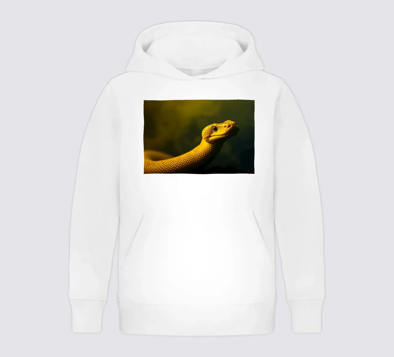 Gros plan sur un python jaune vif enroulé sur lui-même. sweat à capuche enfant de DesignDoodle