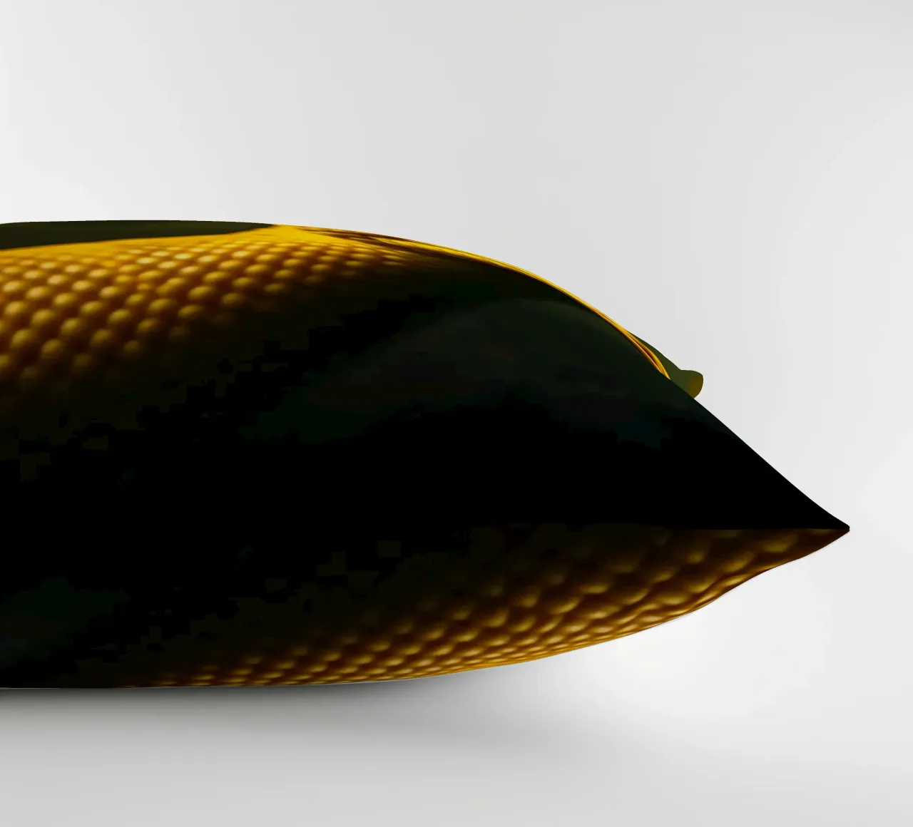 Gros plan sur un python jaune vif enroulé sur lui-même. coussin de DesignDoodle