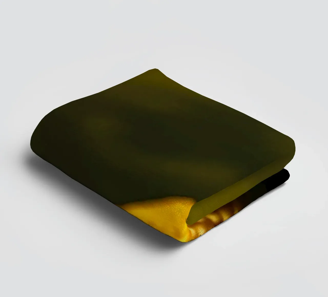 Gros plan sur un python jaune vif enroulé sur lui-même. serviette de bain de DesignDoodle