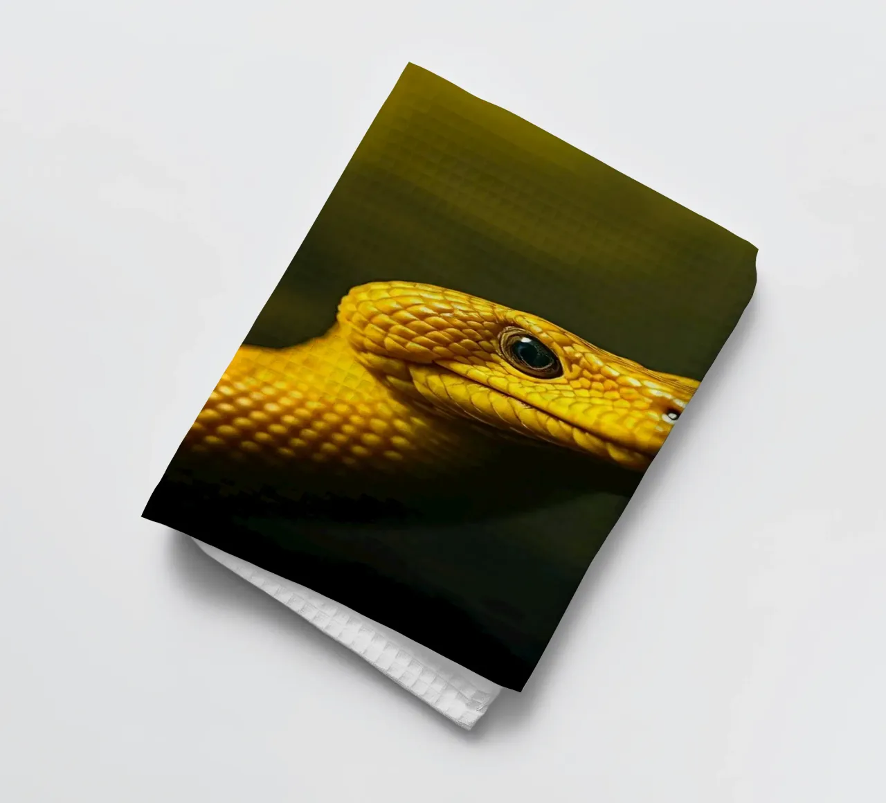 Gros plan sur un python jaune vif enroulé sur lui-même. torchon de DesignDoodle