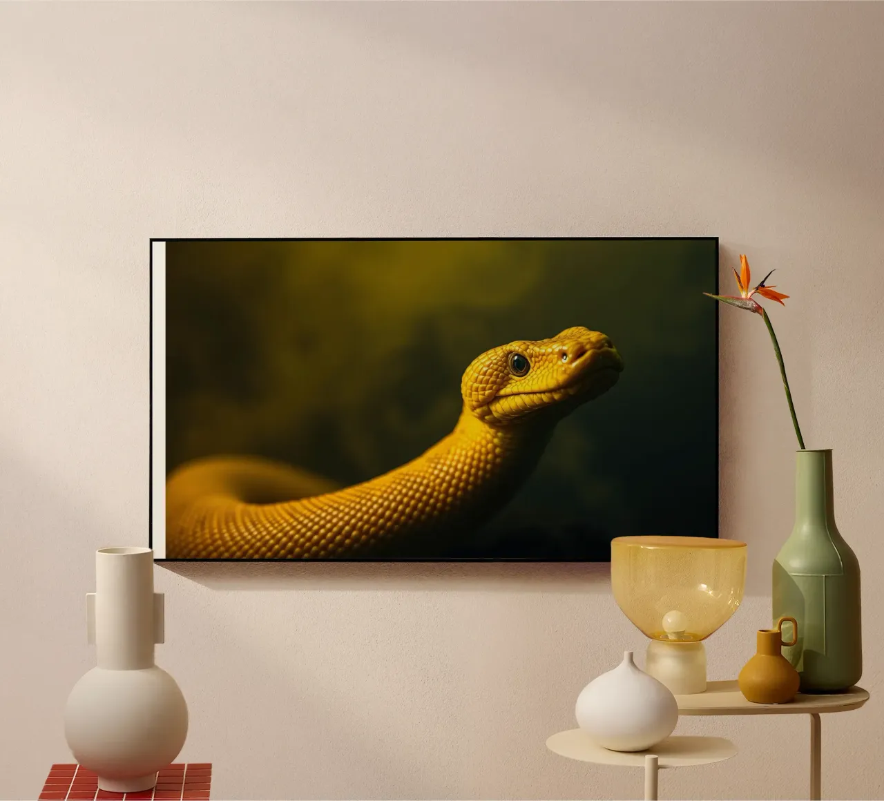 Gros plan sur un python jaune vif enroulé sur lui-même. plexiglas de DesignDoodle