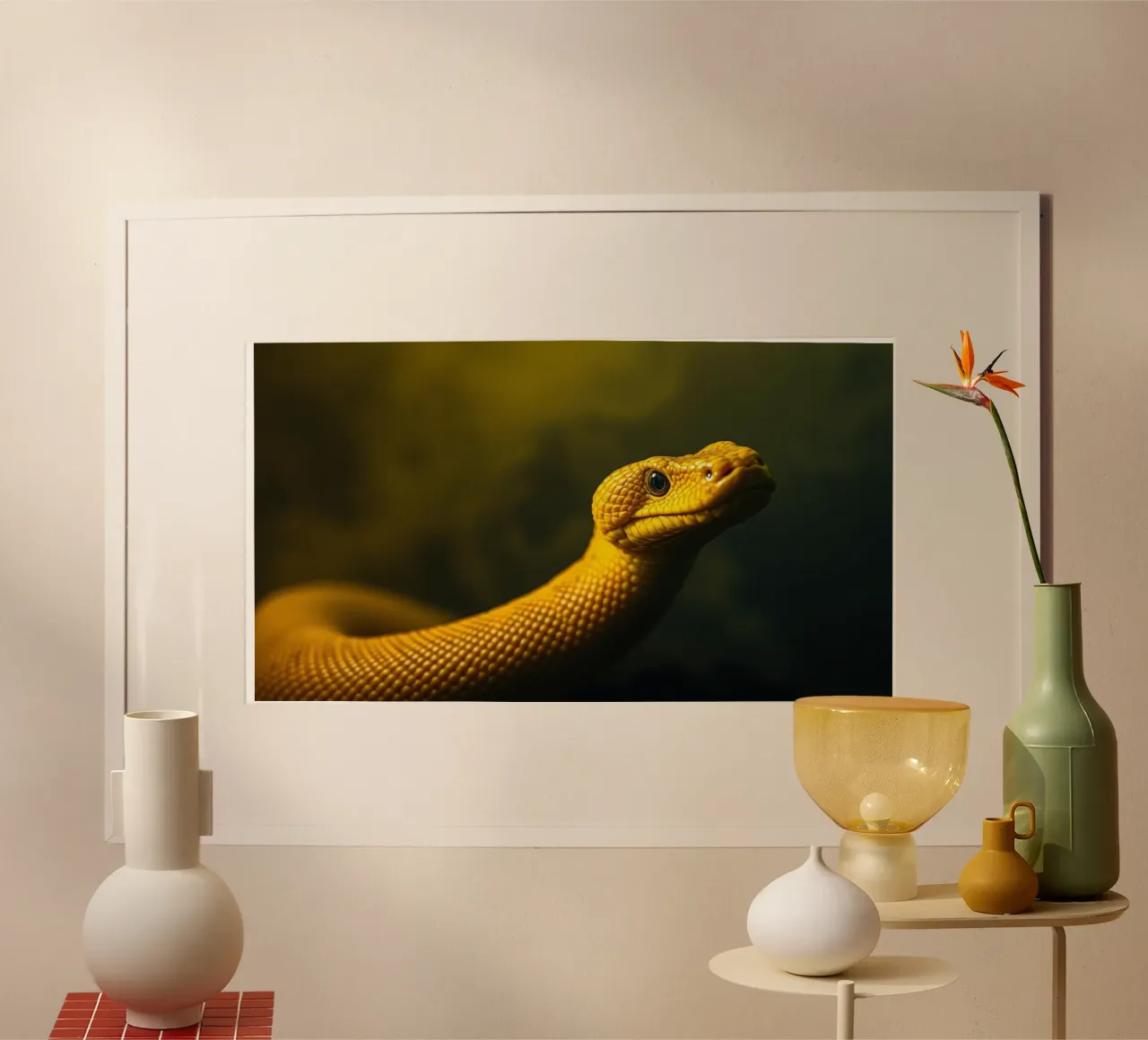 Gros plan sur un python jaune vif enroulé sur lui-même. hahnemühle de DesignDoodle