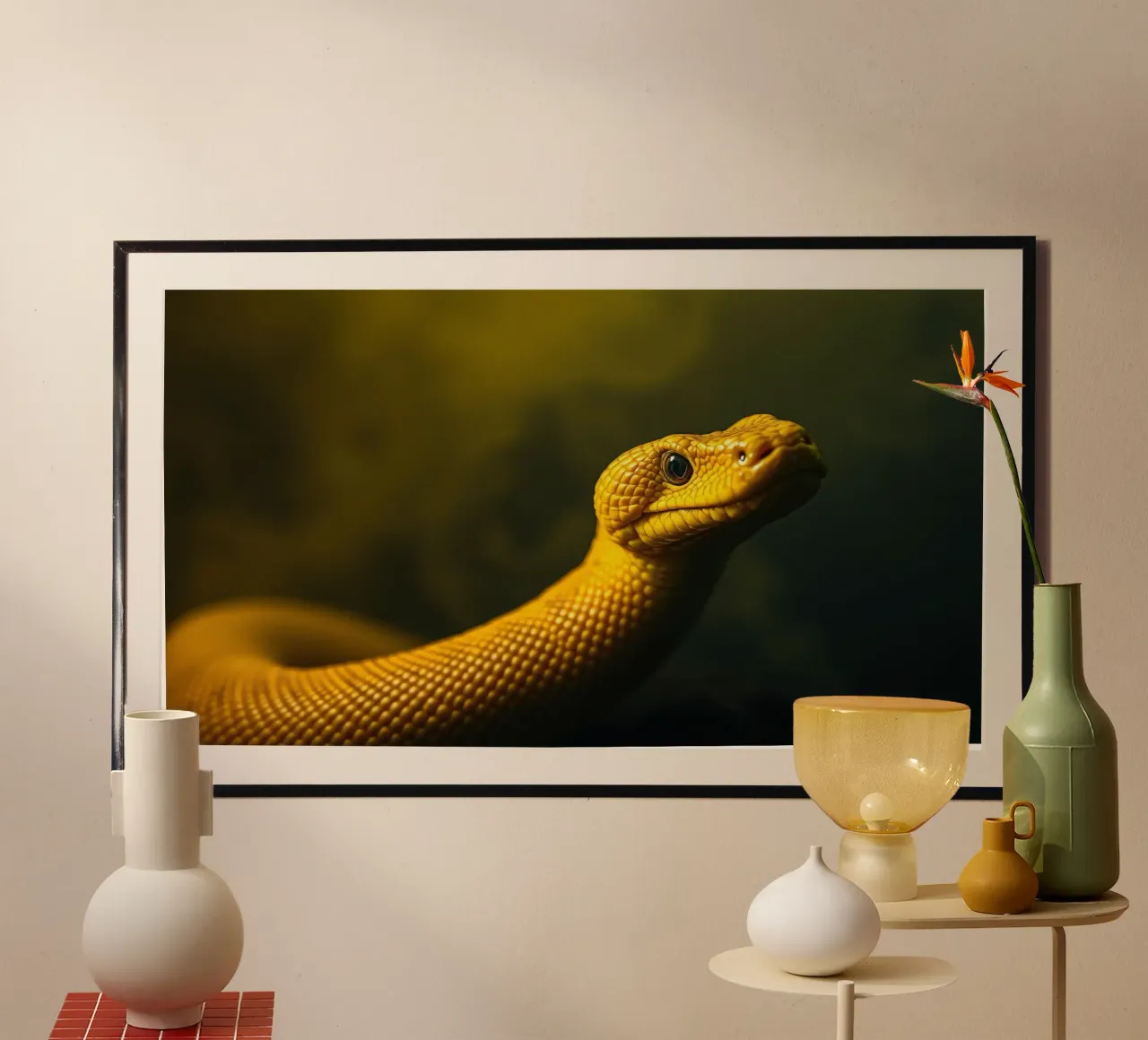 Gros plan sur un python jaune vif enroulé sur lui-même. hahnemühle de DesignDoodle