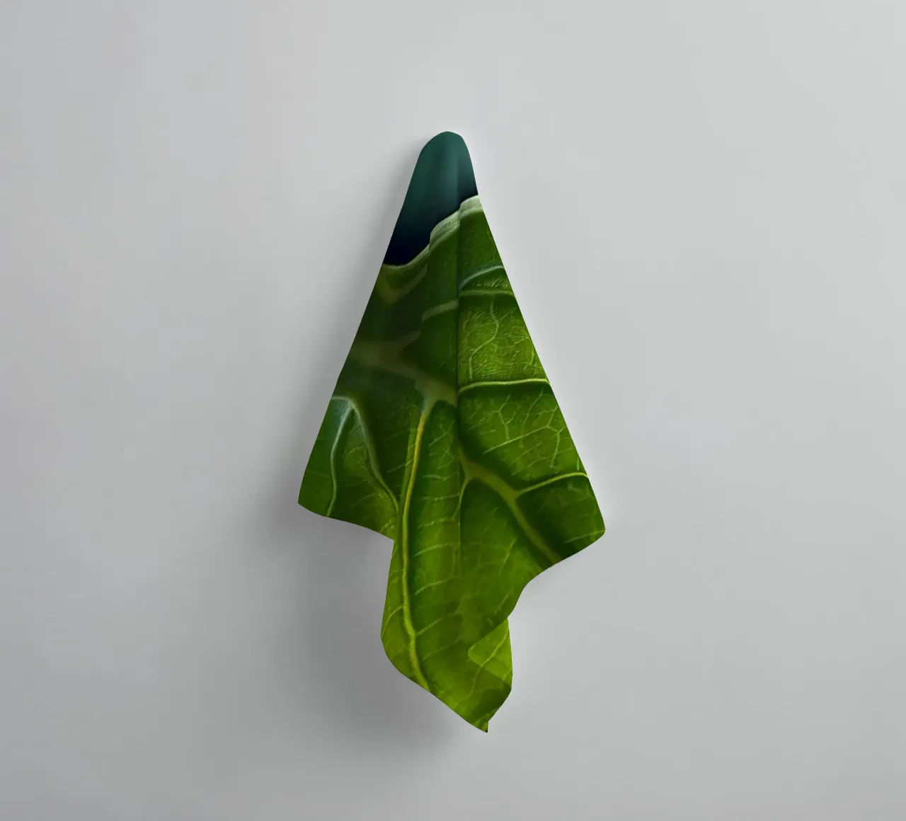 Une feuille unique ressemblant à une danseuse en lumière naturelle serviette de bain de DesignDoodle