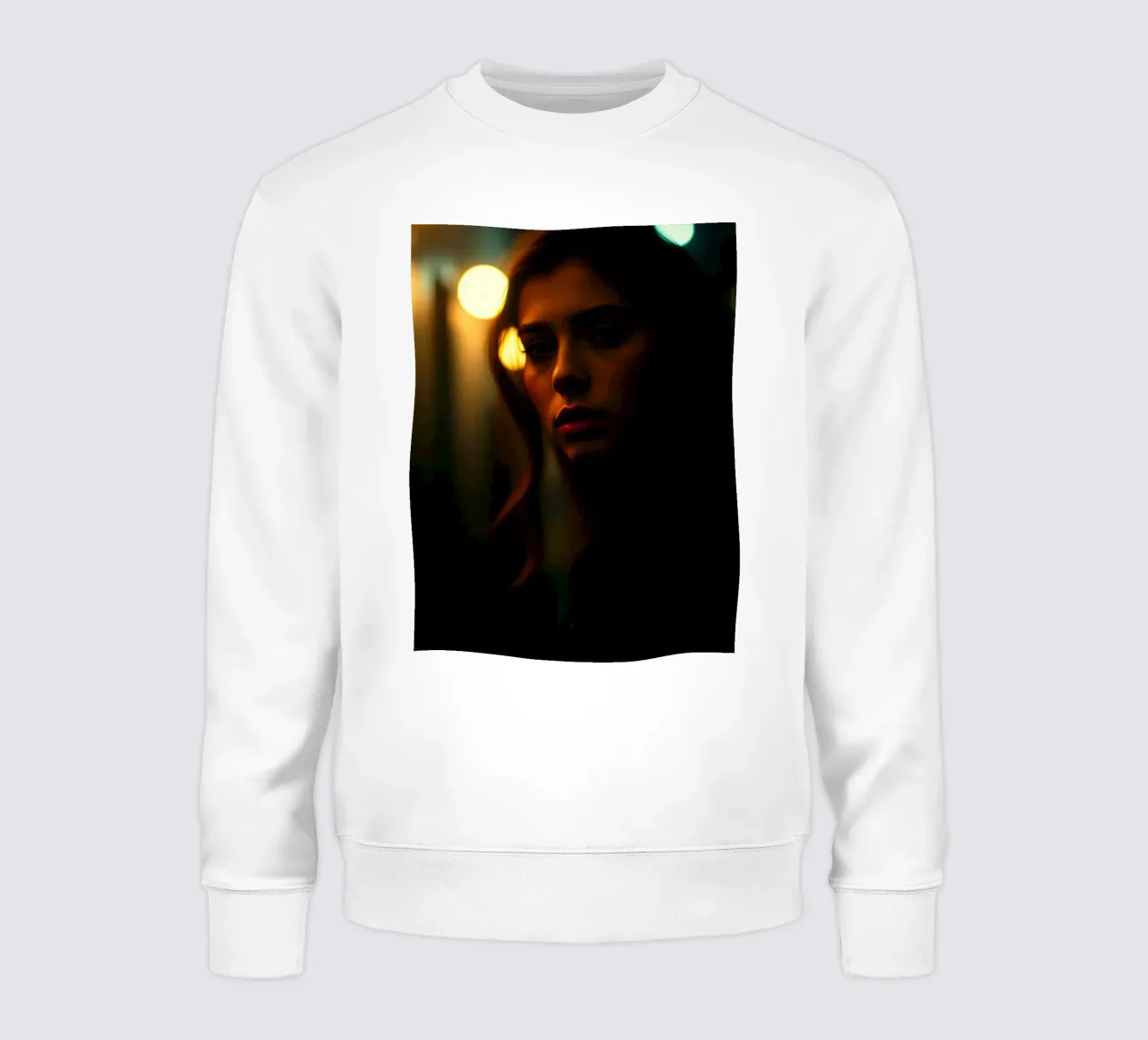 Een jonge vrouw staart peinzend sweatshirt van DesignDoodle