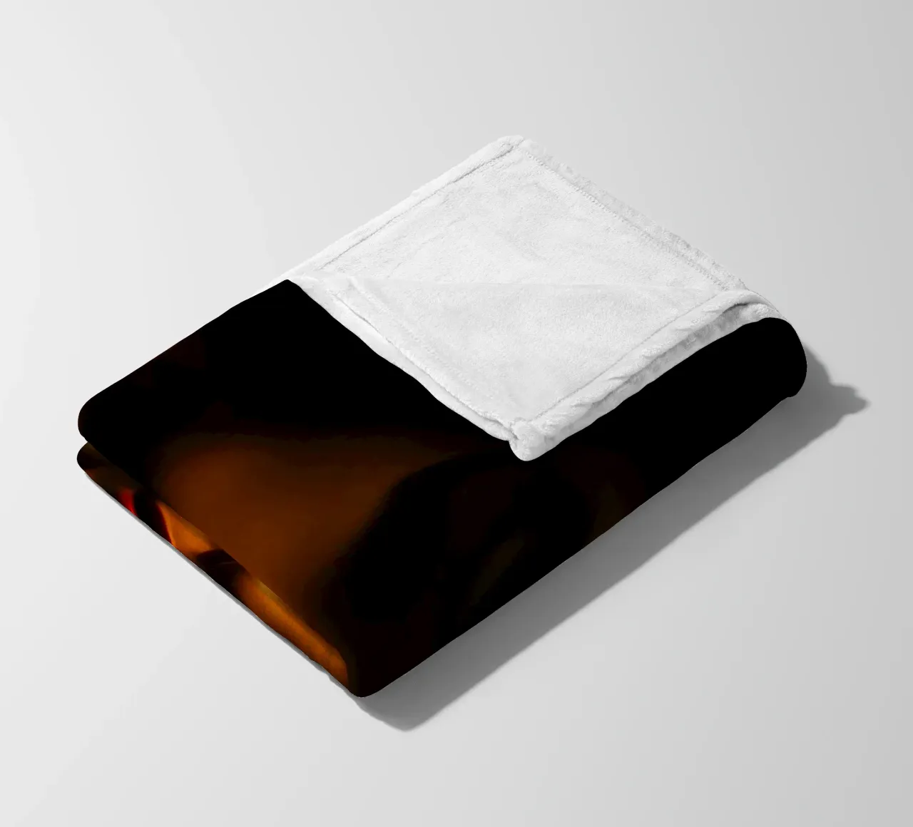 Een jonge vrouw staart peinzend fleecedeken van DesignDoodle