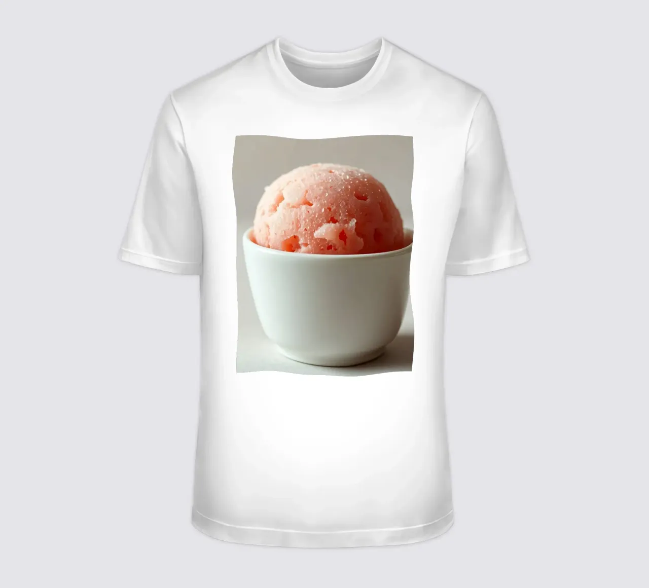 Delizioso sorbetto rosa servito in una piccola ciotola bianca t-shirt da DesignDoodle