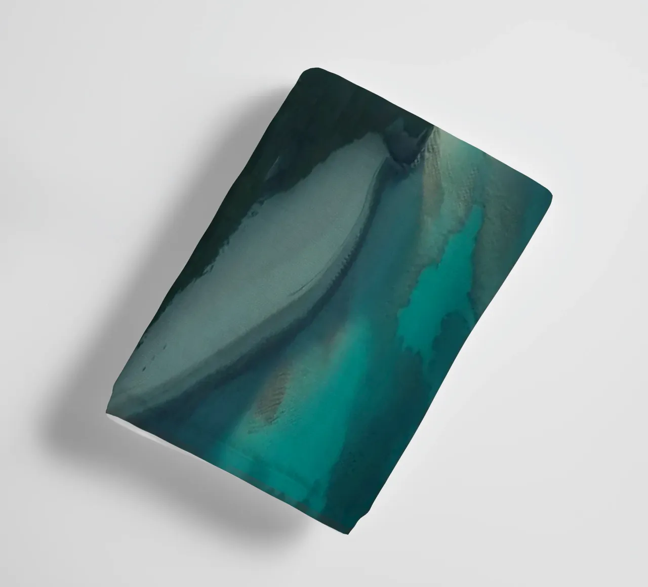 Vue aérienne d'une île entourée d'eau cristalline serviette de bain de DesignDoodle