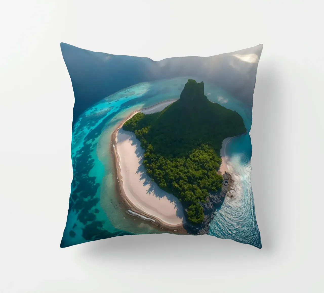 Vue aérienne d'une île tropicale entourée d'eau claire coussin de DesignDoodle
