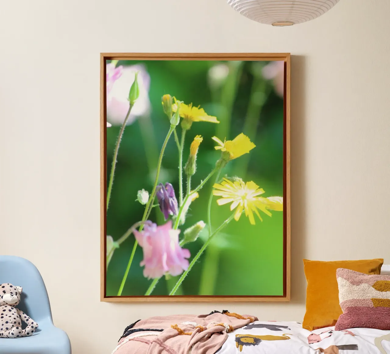 Blühende Wiesen Vibes Leinwand mit Schattenfugenrahmen von Kreativernetzt