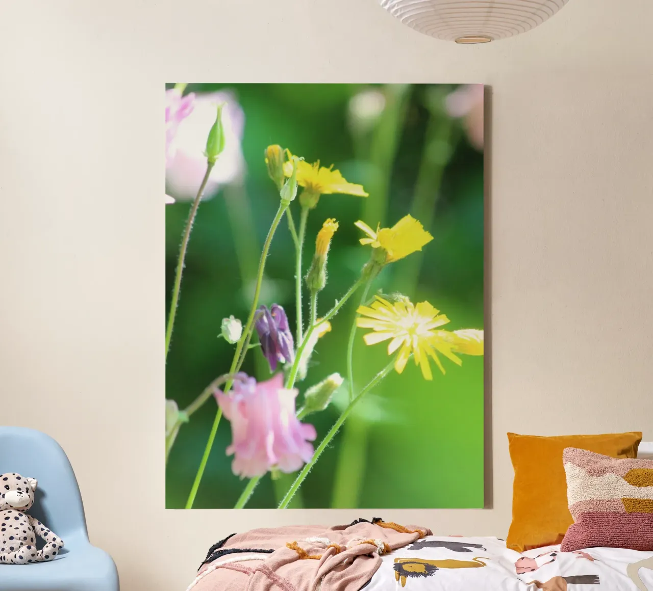 Blühende Wiesen Vibes Leinwand mit Schattenfugenrahmen von Kreativernetzt