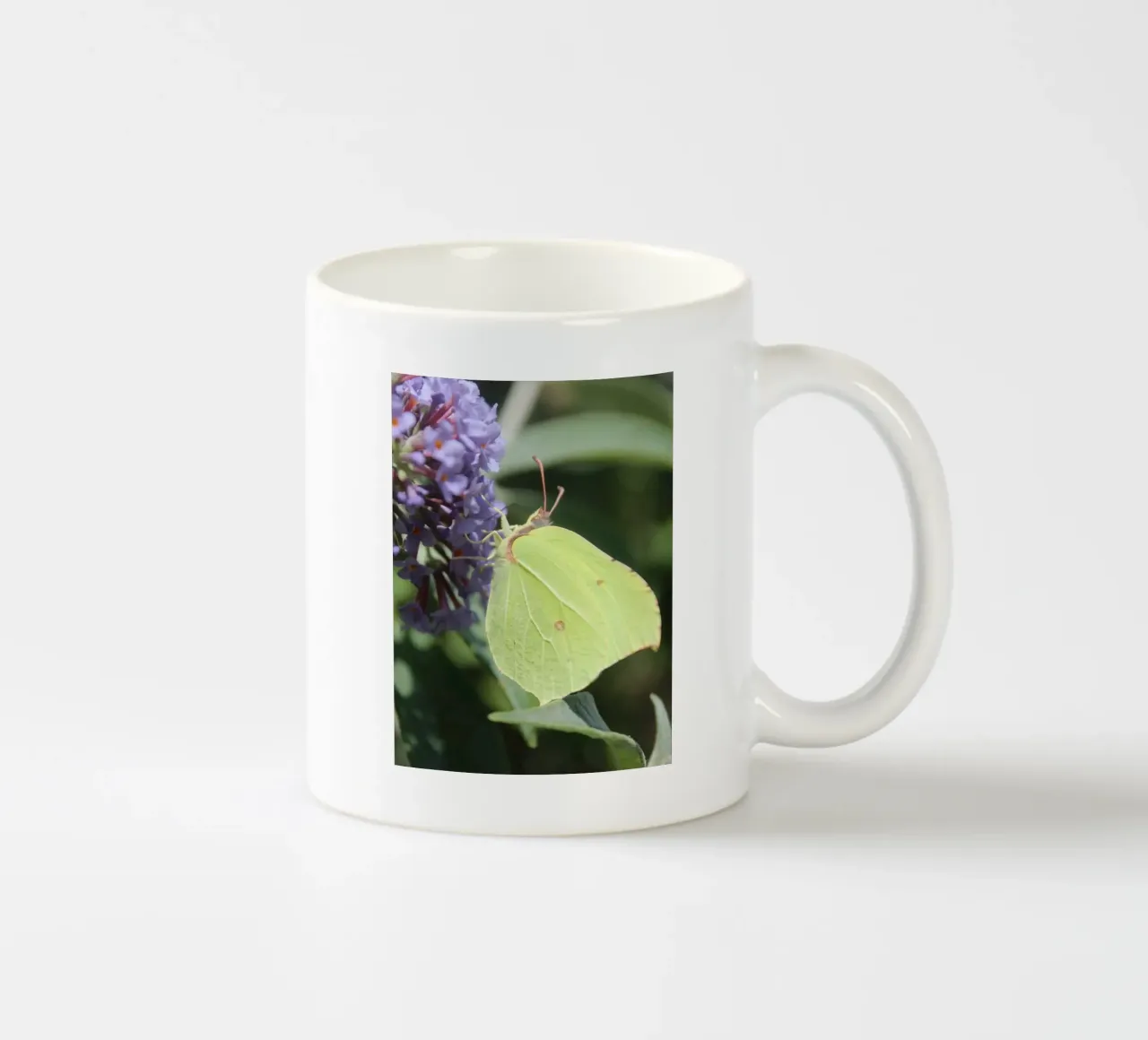 Gelber Schmetterling ceramic mug by Kreativernetzt