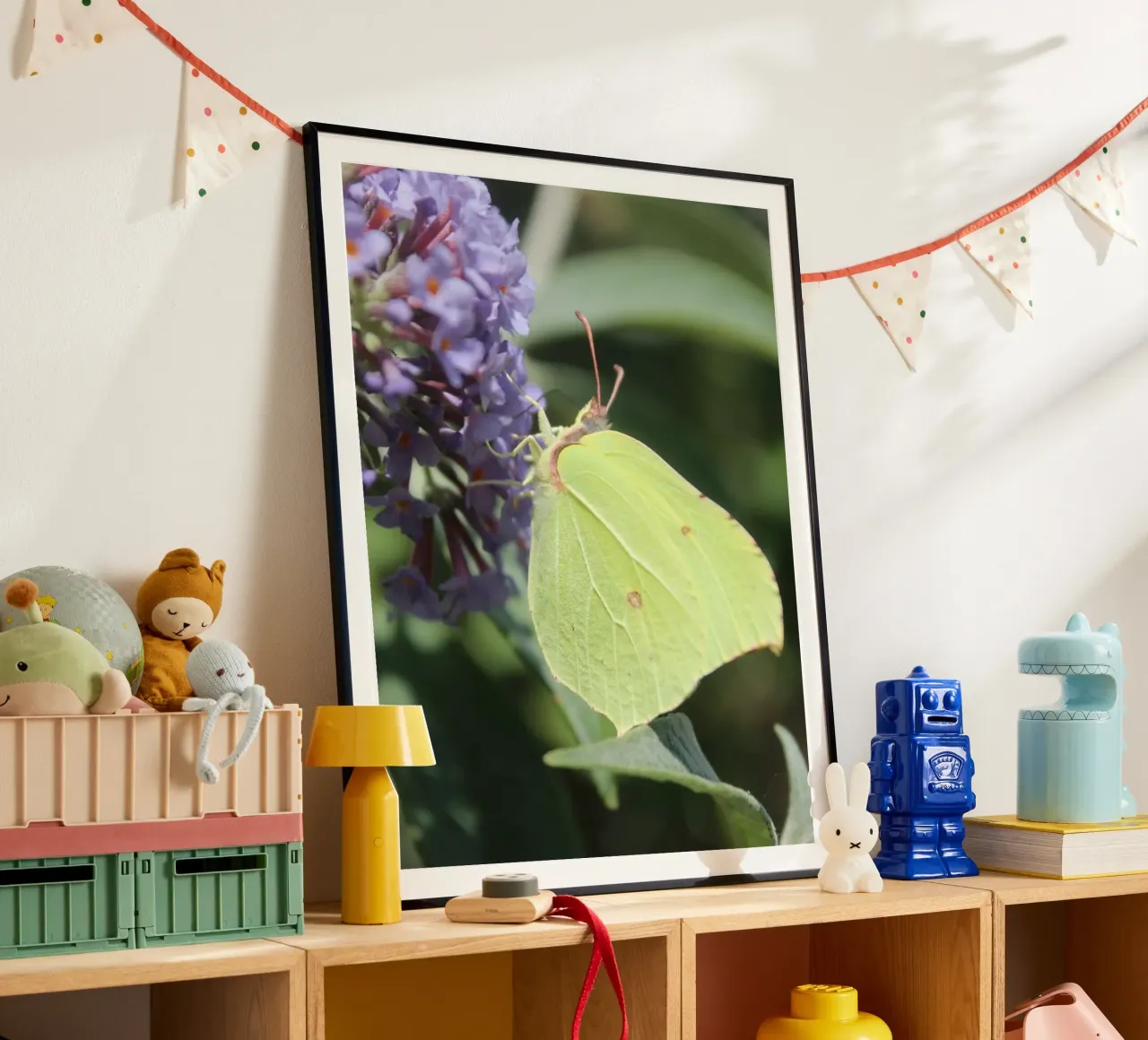 Gelber Schmetterling poster con telaio in plastica da Kreativernetzt