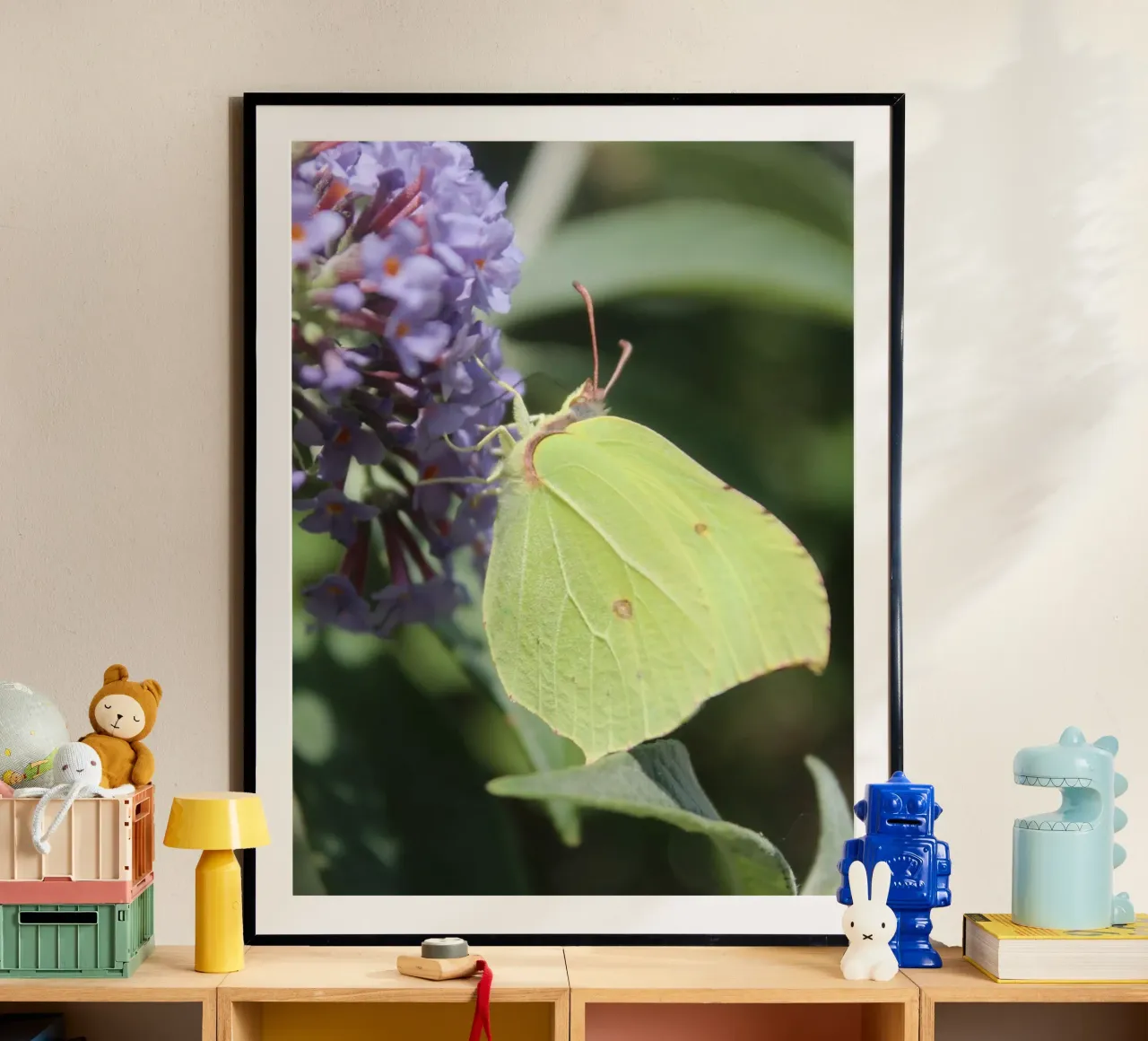 Gelber Schmetterling poster con telaio in plastica da Kreativernetzt