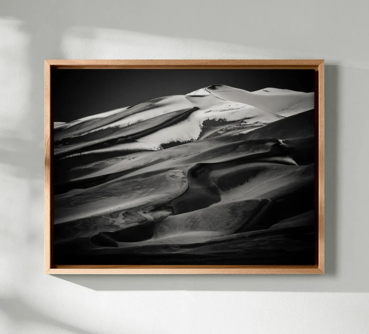 Snow-capped Sand Dune BW tela con Cornice a cassetta da stunningphotos