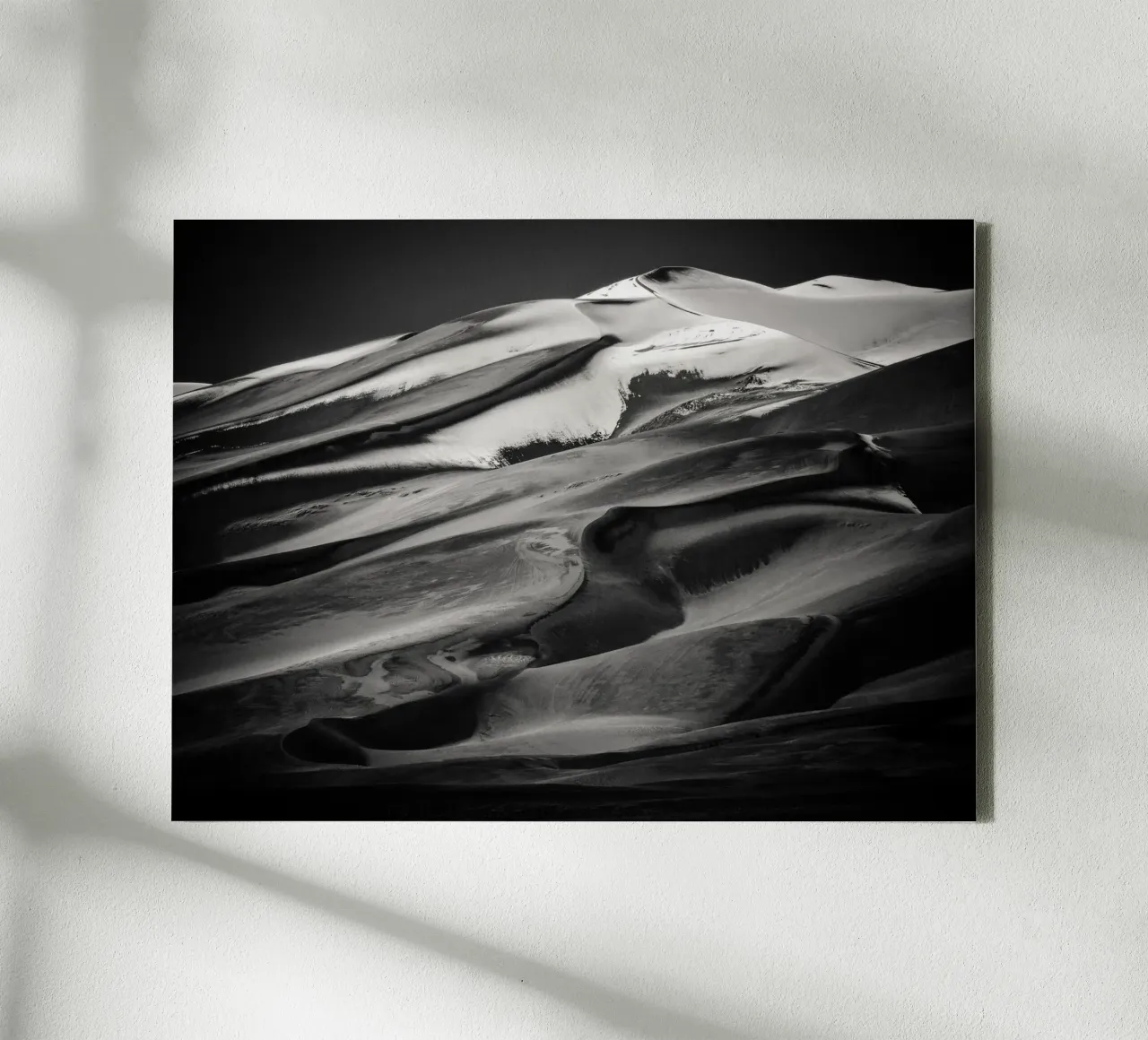 Snow-capped Sand Dune BW tela con Cornice a cassetta da stunningphotos