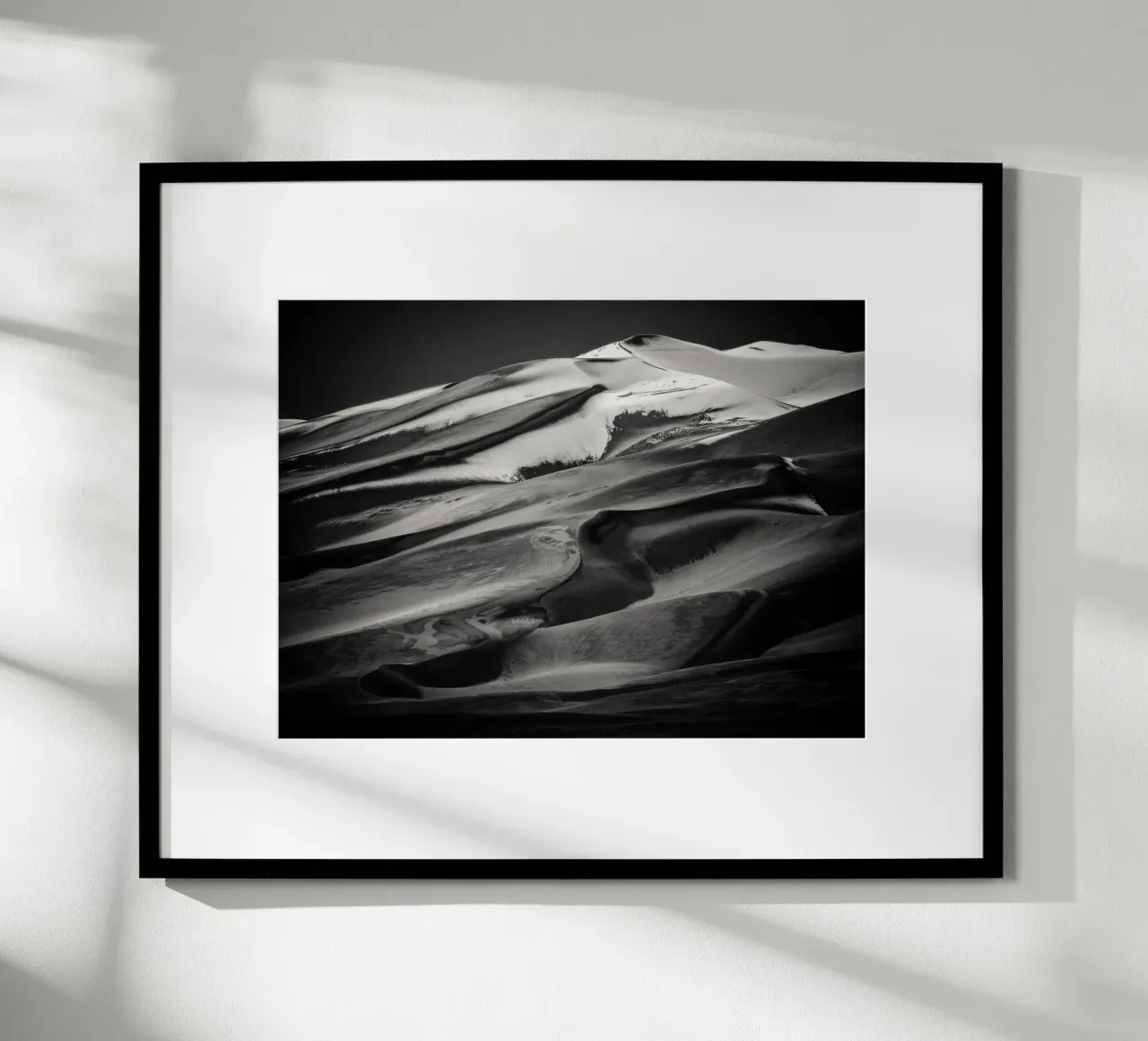 Snow-capped Sand Dune BW poster da stunningphotos