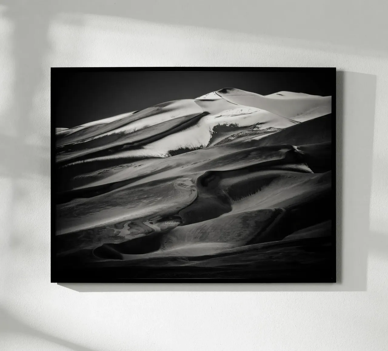 Snow-capped Sand Dune BW poster da stunningphotos