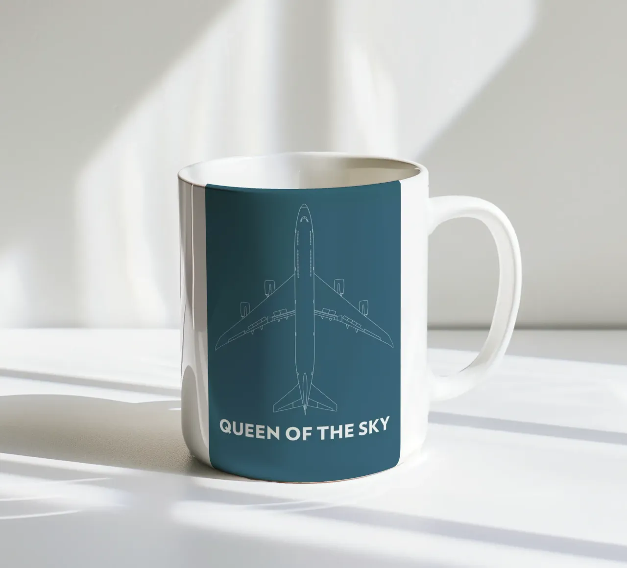 Queen of the Sky Boeing 747 tazza in ceramica da Marc Schulthess