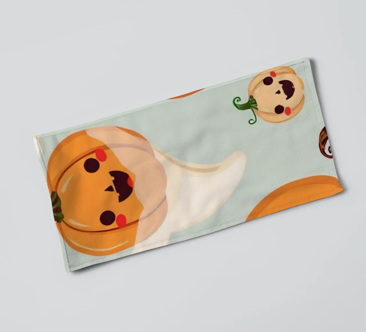 Simpatica illustrazione a tema Halloween con zucca sorridente asciugamano da bagno da DesignDoodle
