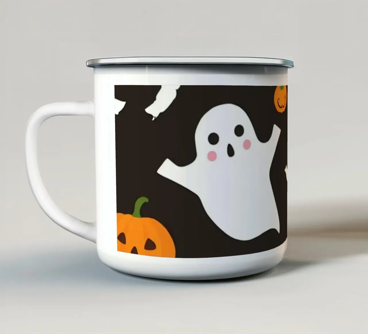 Fantasmi e zucche colorate a tema Halloween tazza in smalto da DesignDoodle