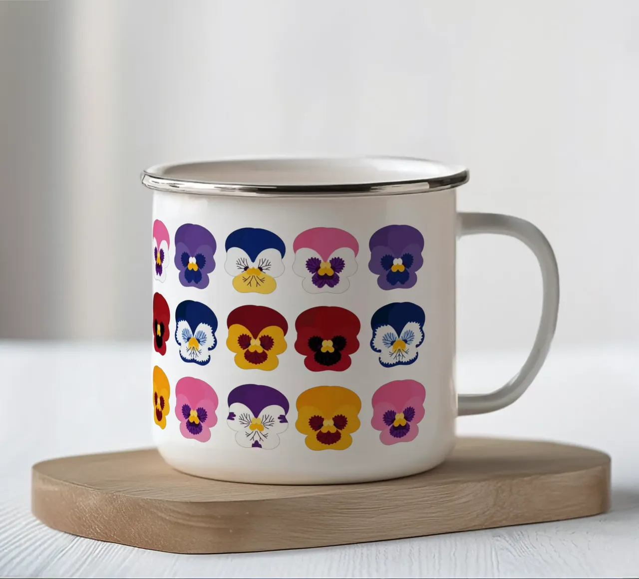 Viola del pensiero tazza in smalto da Lidia Blomgren