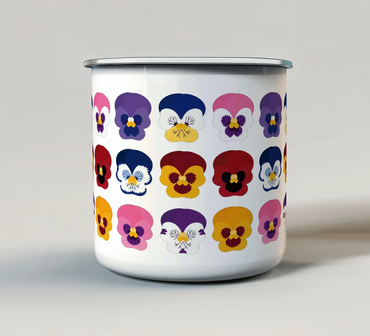 Viola del pensiero tazza in smalto da Lidia Blomgren