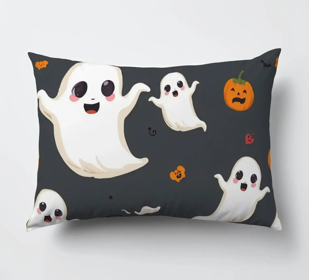 Fantasmi giocosi e zucche allegre in un festoso Halloween cuscino da DesignDoodle